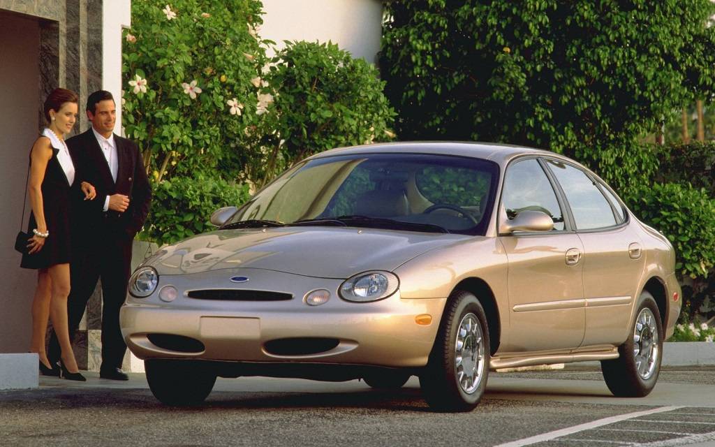 <p>Ford Taurus</p>