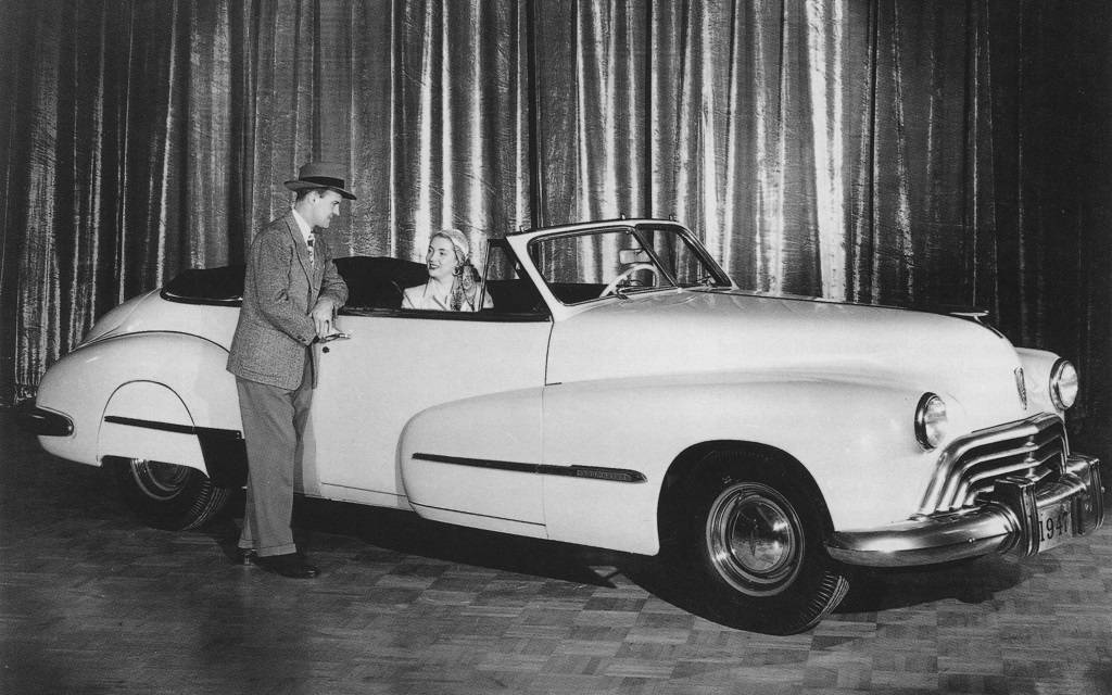 <p>Oldsmobile Custom Cruiser 98&nbsp;1947</p>