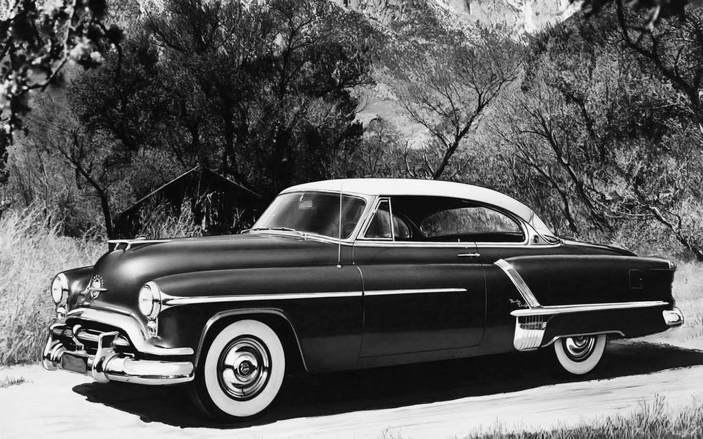 <p>Oldsmobile Ninety-Eight Holiday coupe 1952</p>