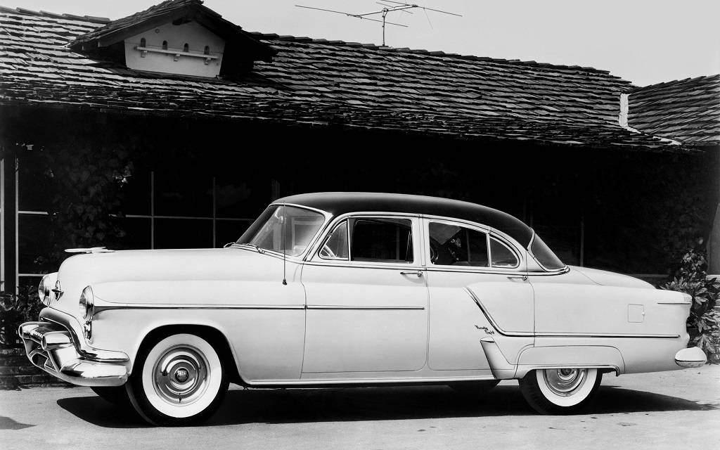 <p>Oldsmobile Ninety-Eight 1953</p>