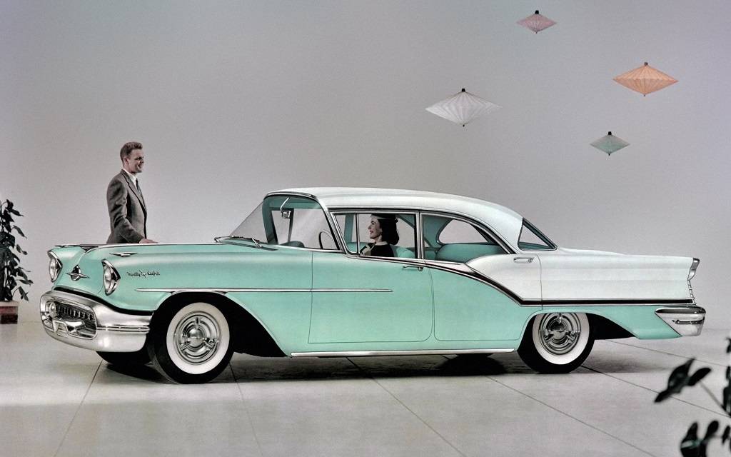 <p>Oldsmobile Starfire Ninety-Eight Holiday 1957</p>