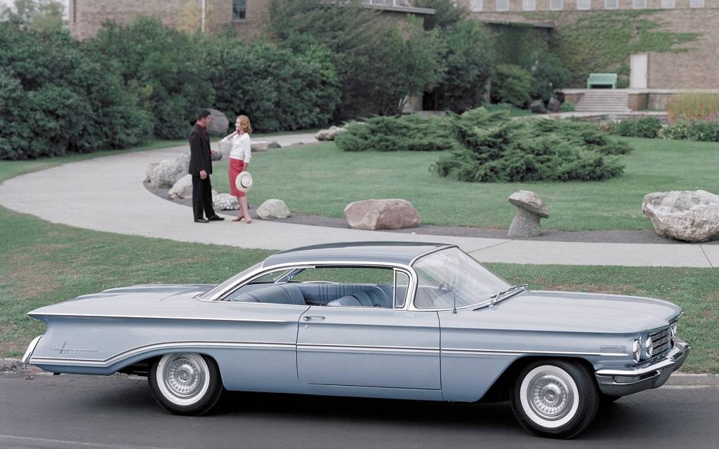 <p>Oldsmobile Ninety-Eight Holiday SceniCoupe 1960</p>