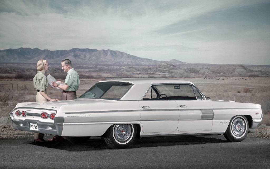 <p>Oldsmobile Ninety-Eight Holiday 1962</p>