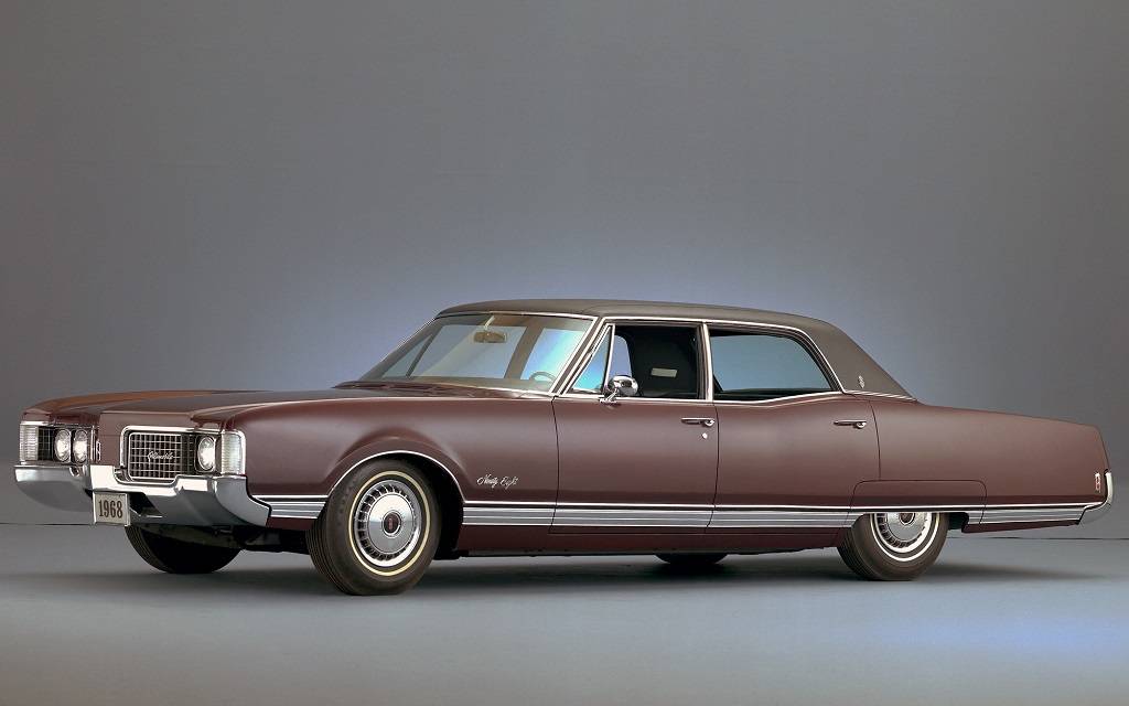 <p>Oldsmobile Ninety-Eight Luxury 1968</p>