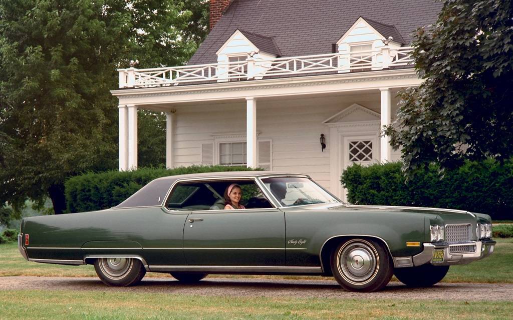 <p>Oldsmobile Ninety-Eight Holiday 1970</p>
