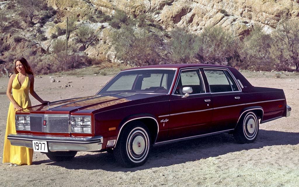 <p>Oldsmobile Ninety-Eight Regency 1977</p>