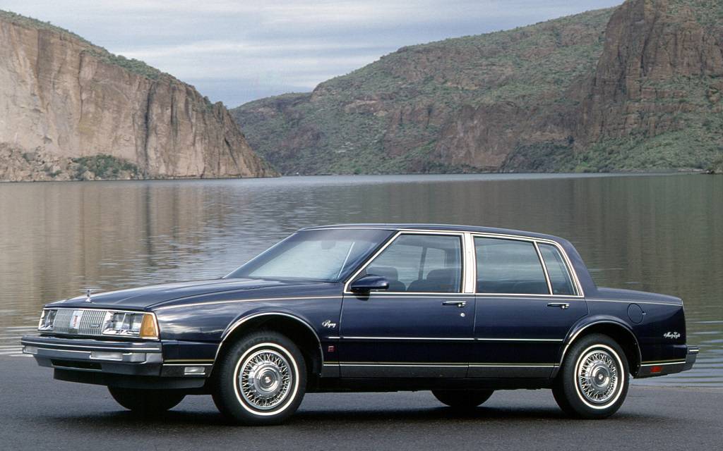 <p>Oldsmobile Ninety-Eight Regency Brougham 1985</p>
