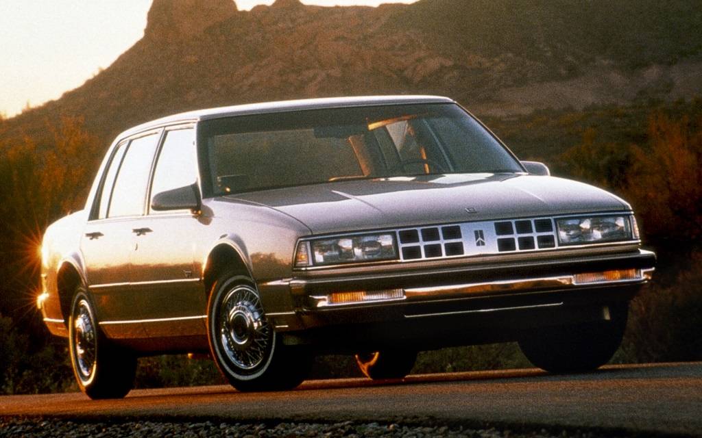<p>Oldsmobile Ninety-Eight Regency 1990</p>