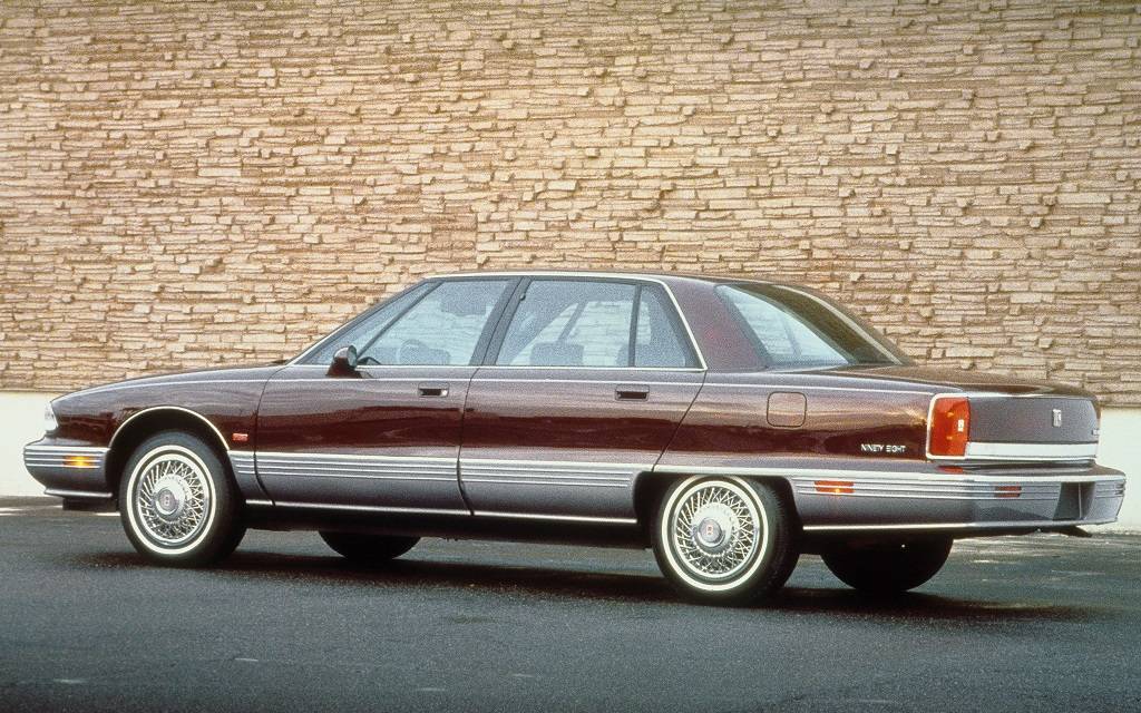 <p>Oldsmobile Ninety-Eight Regency 1992</p>