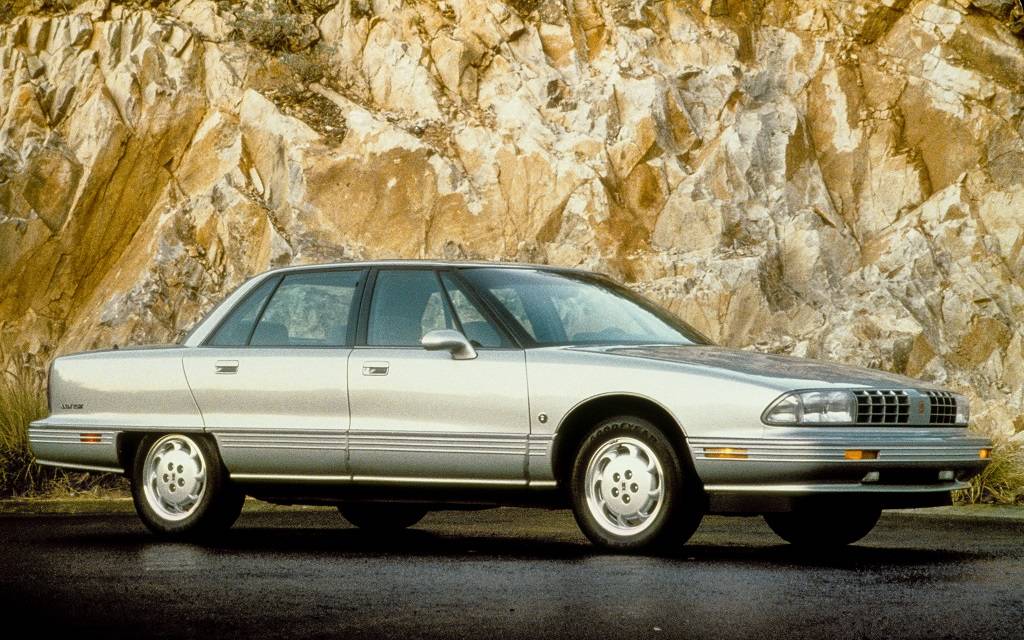 <p>Oldsmobile Ninety-Eight Touring 1992</p>