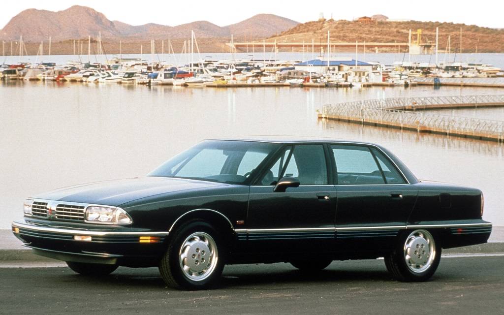 <p>Oldsmobile Ninety-Eight Regency Elite 1995</p>
