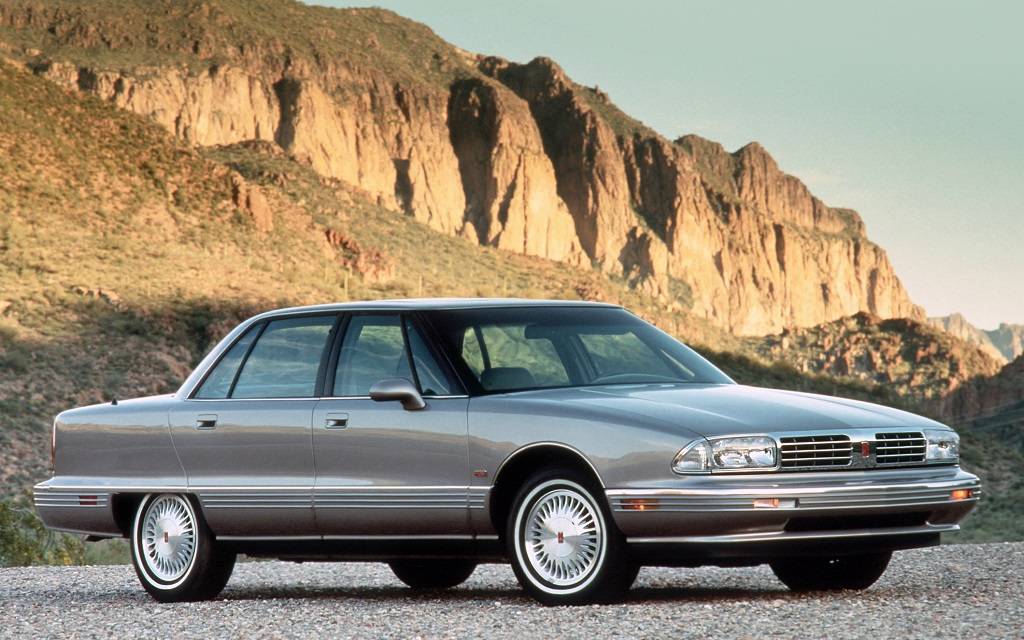 <p>Oldsmobile Ninety-Eight Regency Elite 1996</p>