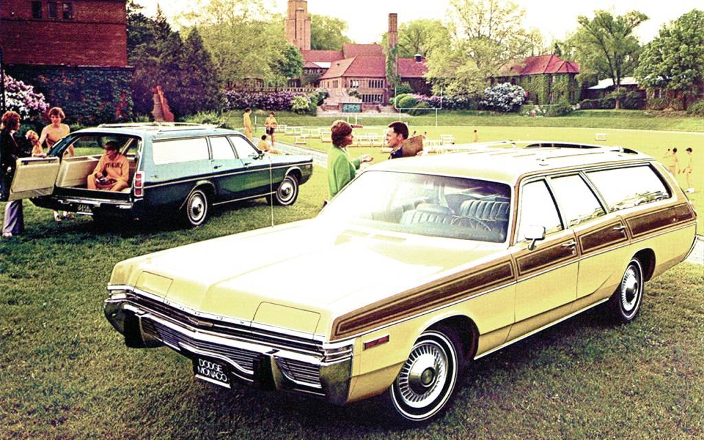 <p>Dodge Monaco et Polara familiales 1973</p>