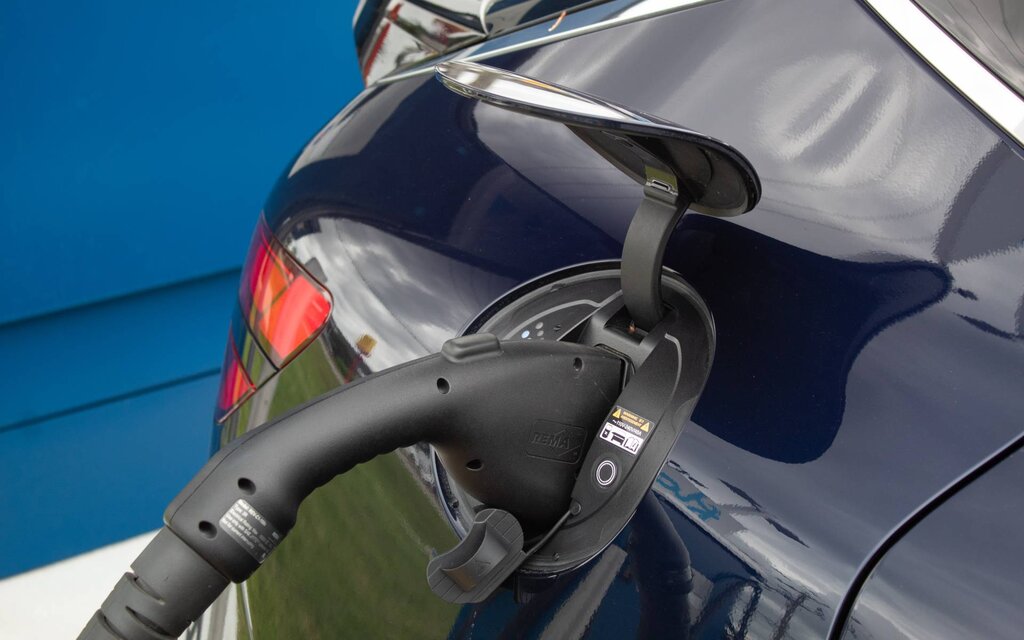 La Colombie-Britannique abaisse ses quotas de véhicules électriques