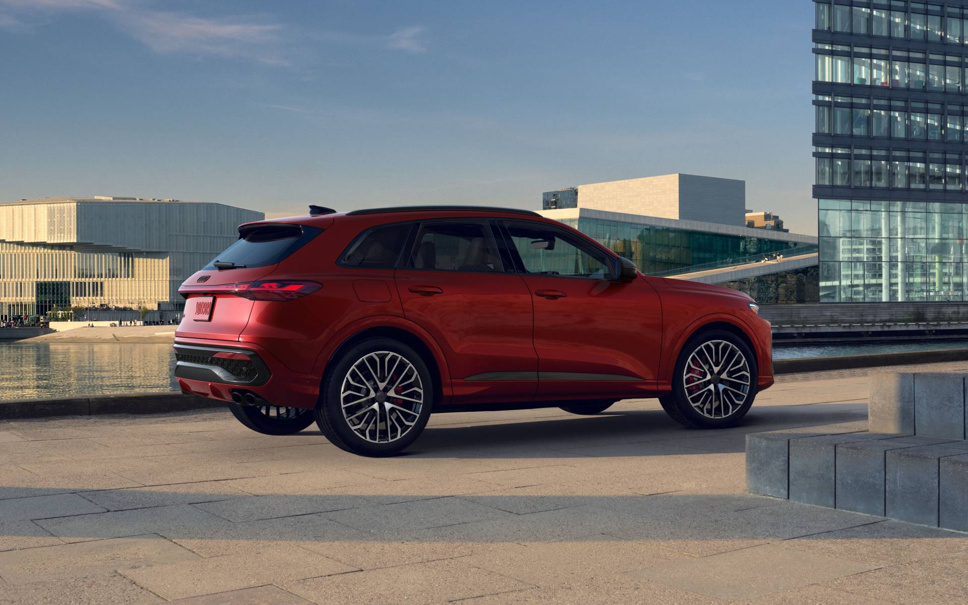 Audi Working on First-Ever RS Q5, Spy Shots Reveal - 1/5