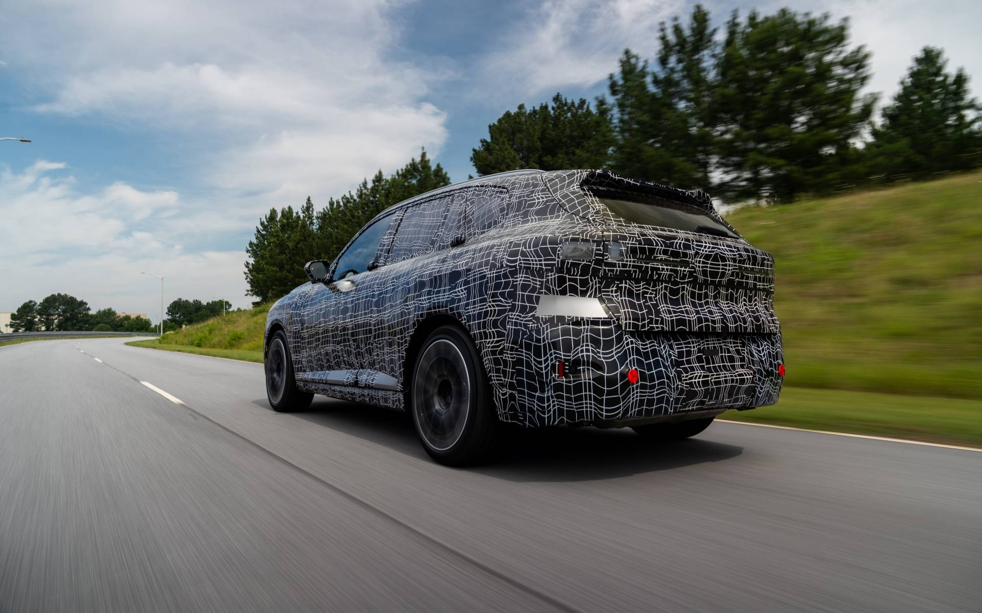 2027 BMW X5 40 xDrive mild hybrid powertrain