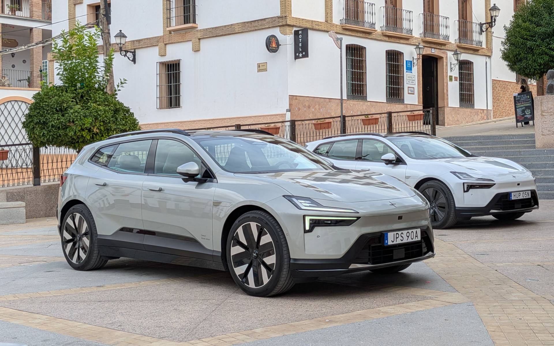 Lincon Dube Polestar 4 SUV 2027: meilleur avec une lunette arrière! - Le Guide de l ...