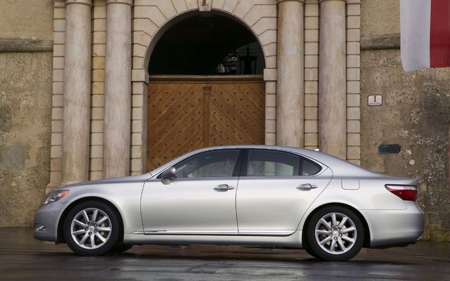 https://i.gaw.to/photos/0/2/4/024470_2009_Lexus_LS.jpg