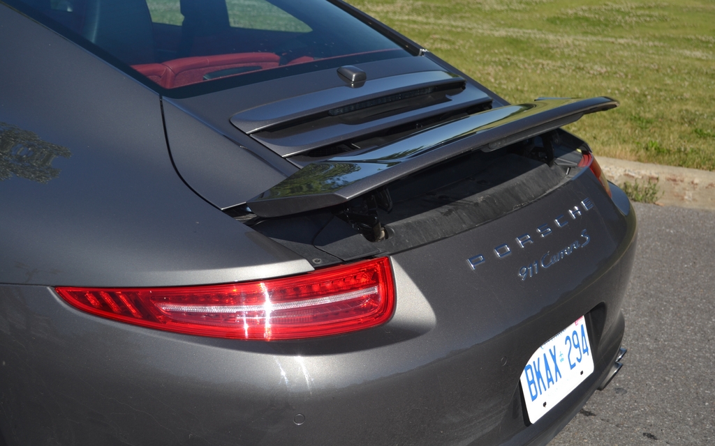 105671_2012_Porsche_911.jpg