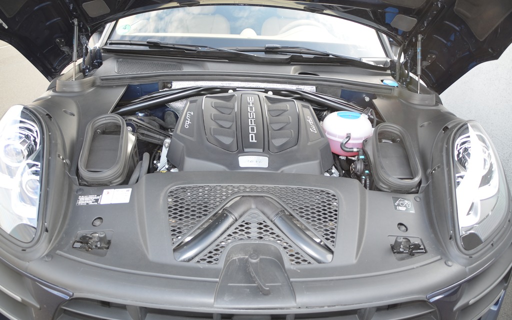 2015 Porsche Macan: A Racing SUV! - 4/34