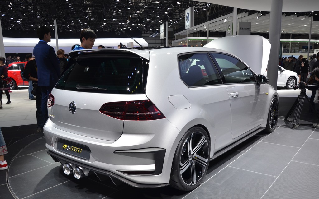 156388_Volkswagen_devoile_la_Golf_R400_a_Beijing