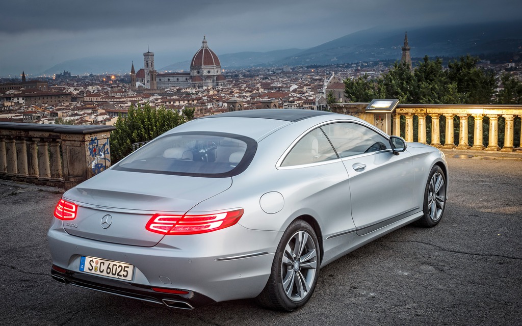 https://i.gaw.to/photos/1/6/4/164823_2015_Mercedes-Benz_S_Class.jpg