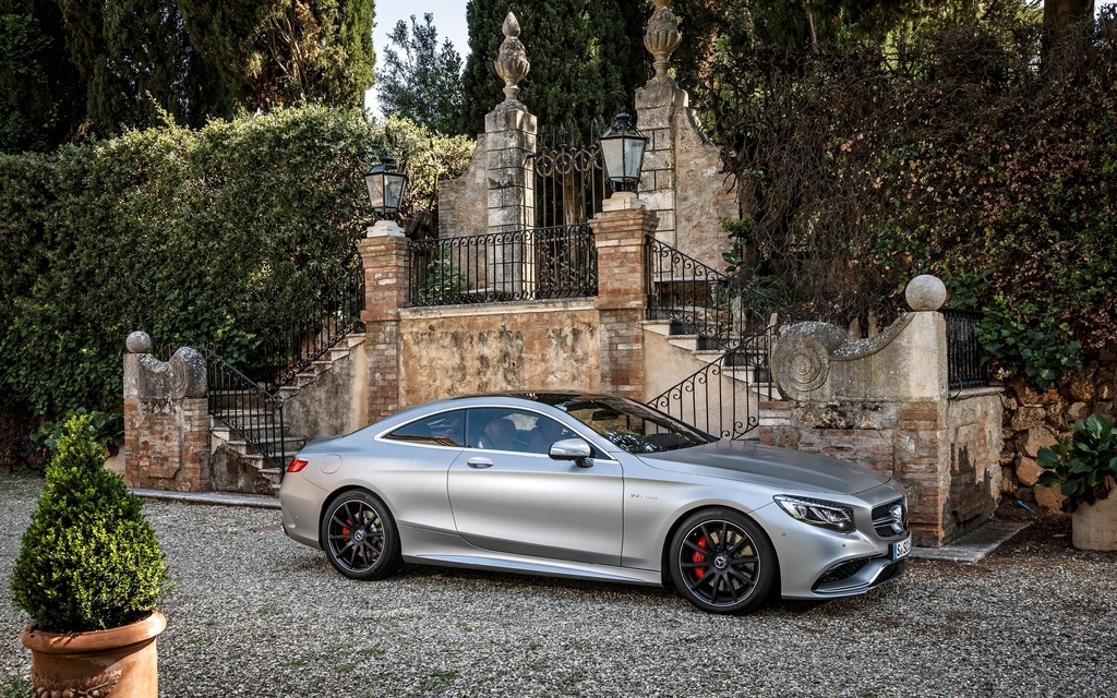 https://i.gaw.to/photos/1/6/4/164833_2015_Mercedes-Benz_S_Class.jpg