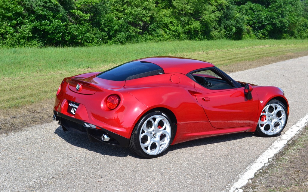 165463_2015_Alfa_Romeo_4C