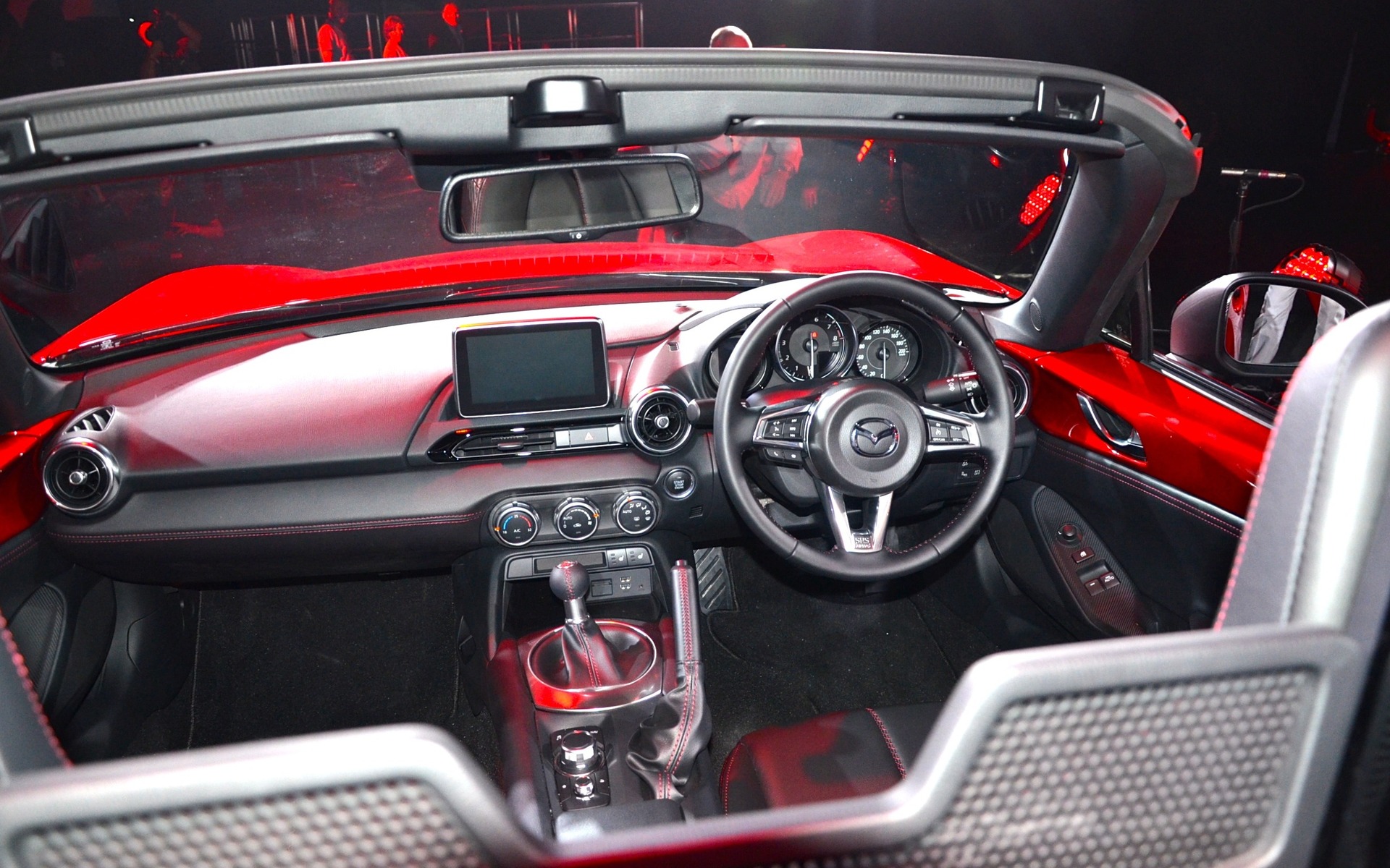 https://i.gaw.to/photos/1/7/0/170043_2016_Mazda_MX-5.jpg