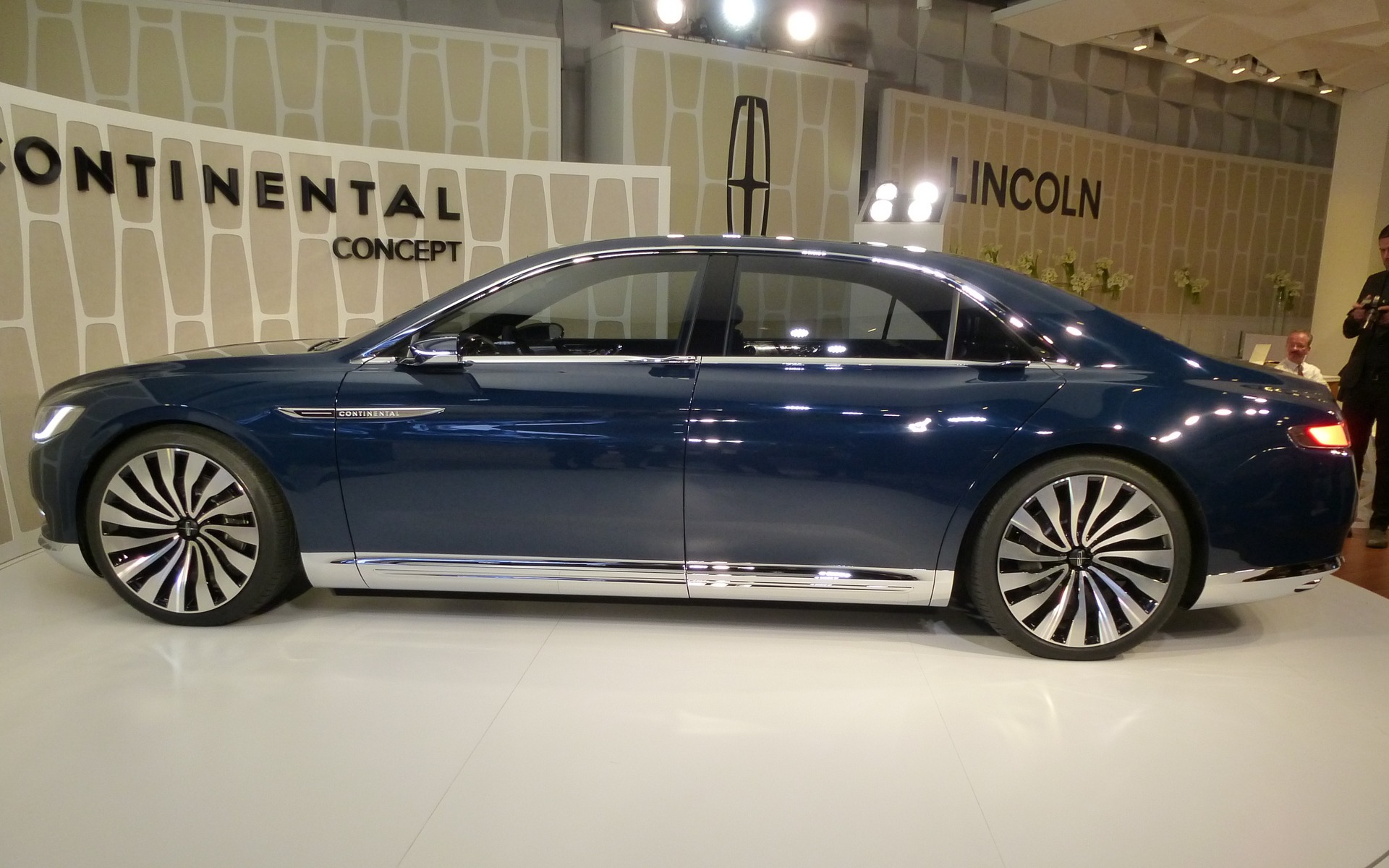 Lincoln Continental Concept 2015, retour vers le futur - 8/13