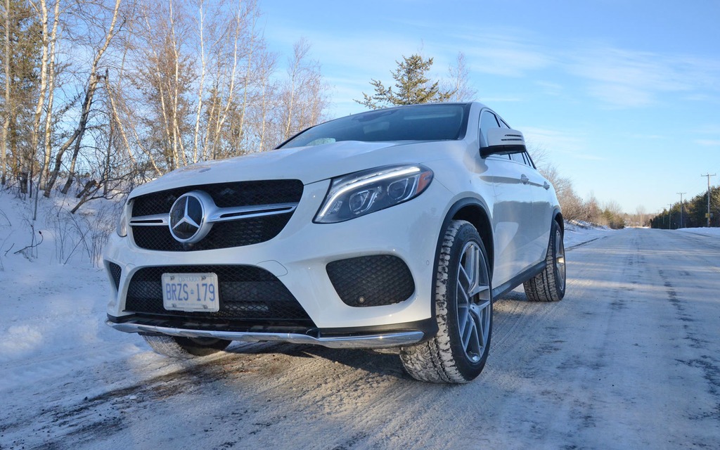 236443_Mercedes Benz_GLE_350d_Review