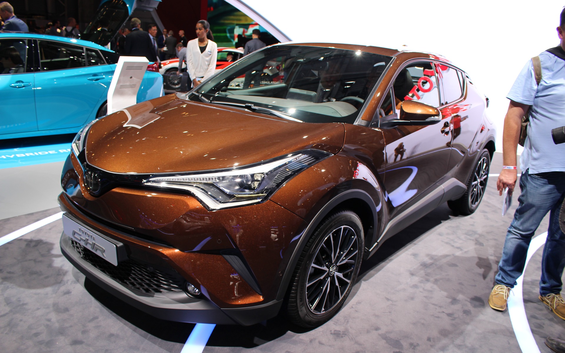Le Toyota C-HR fera ses débuts américains au salon de Los ...