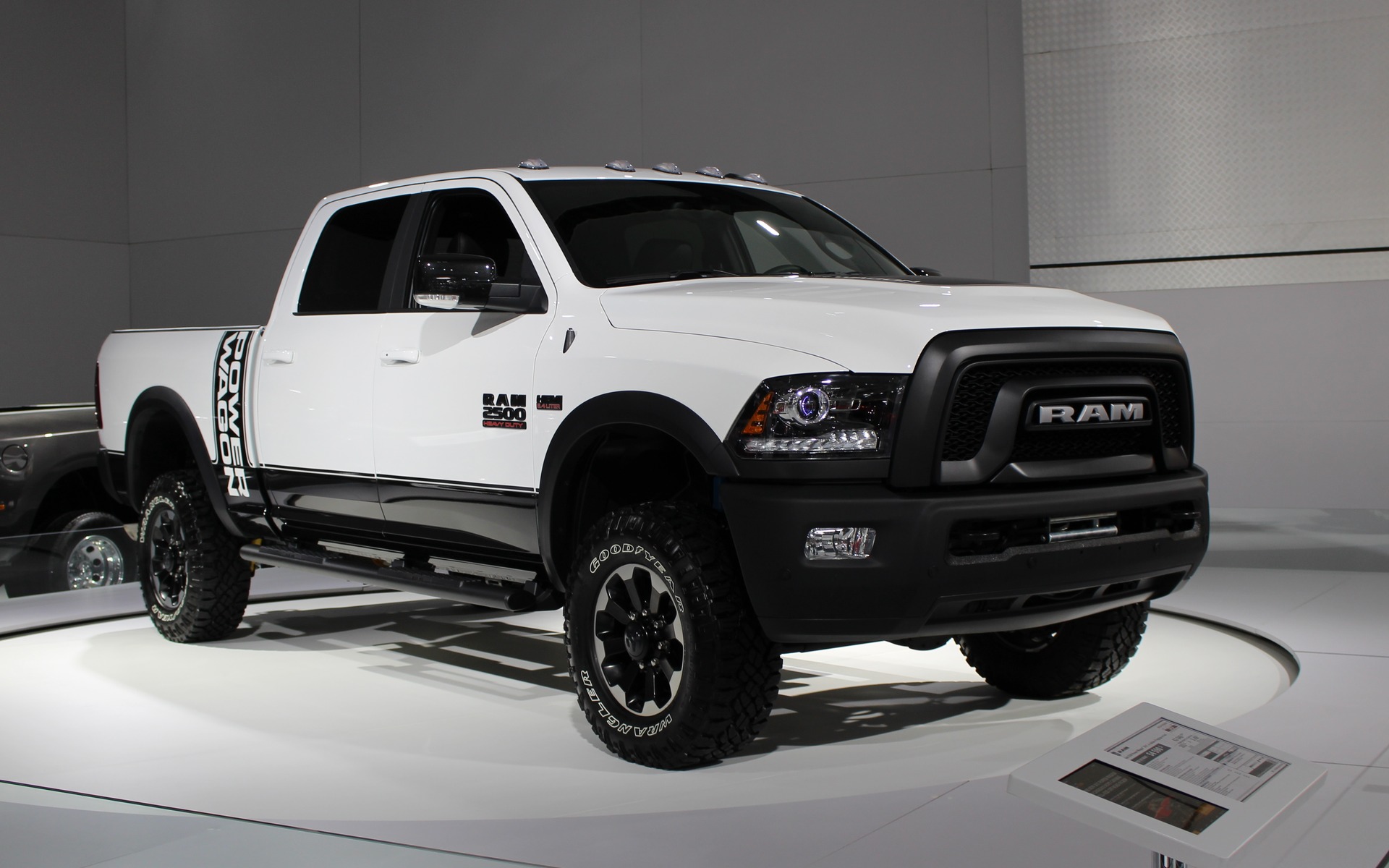 New Models to See at the 2017 Montreal Auto Show - 70/70