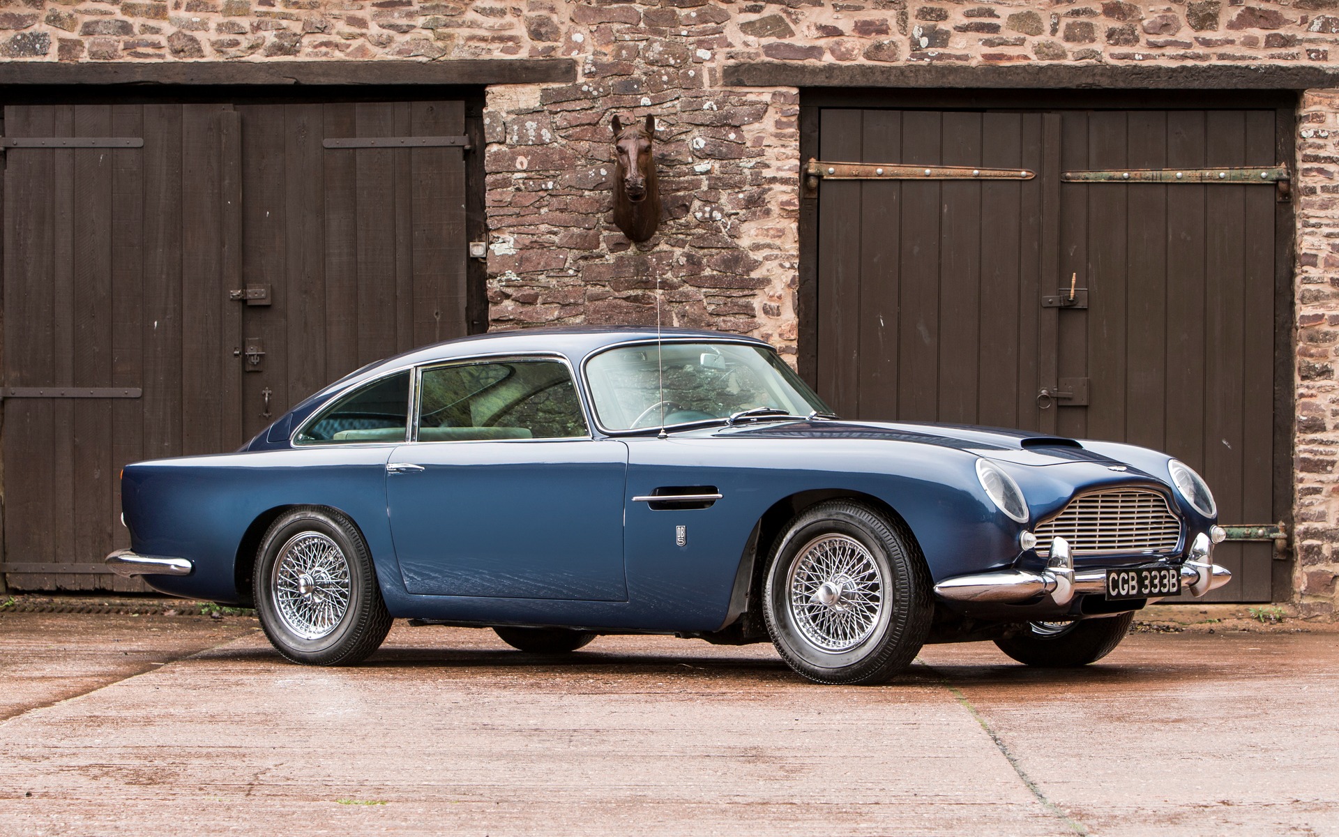 Un Encan De Voitures Aston Martin Par La C 233 L 232 Bre Maison