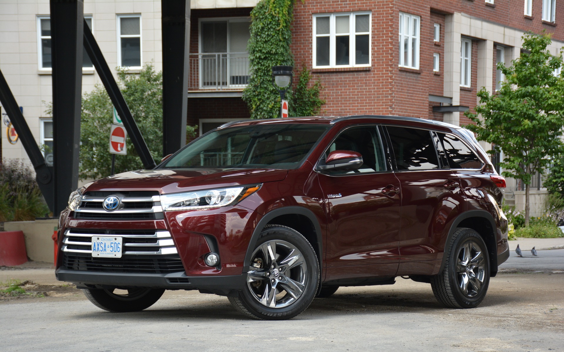 2017 Toyota Highlander Hybrid: Checks all the Boxes - 6/24