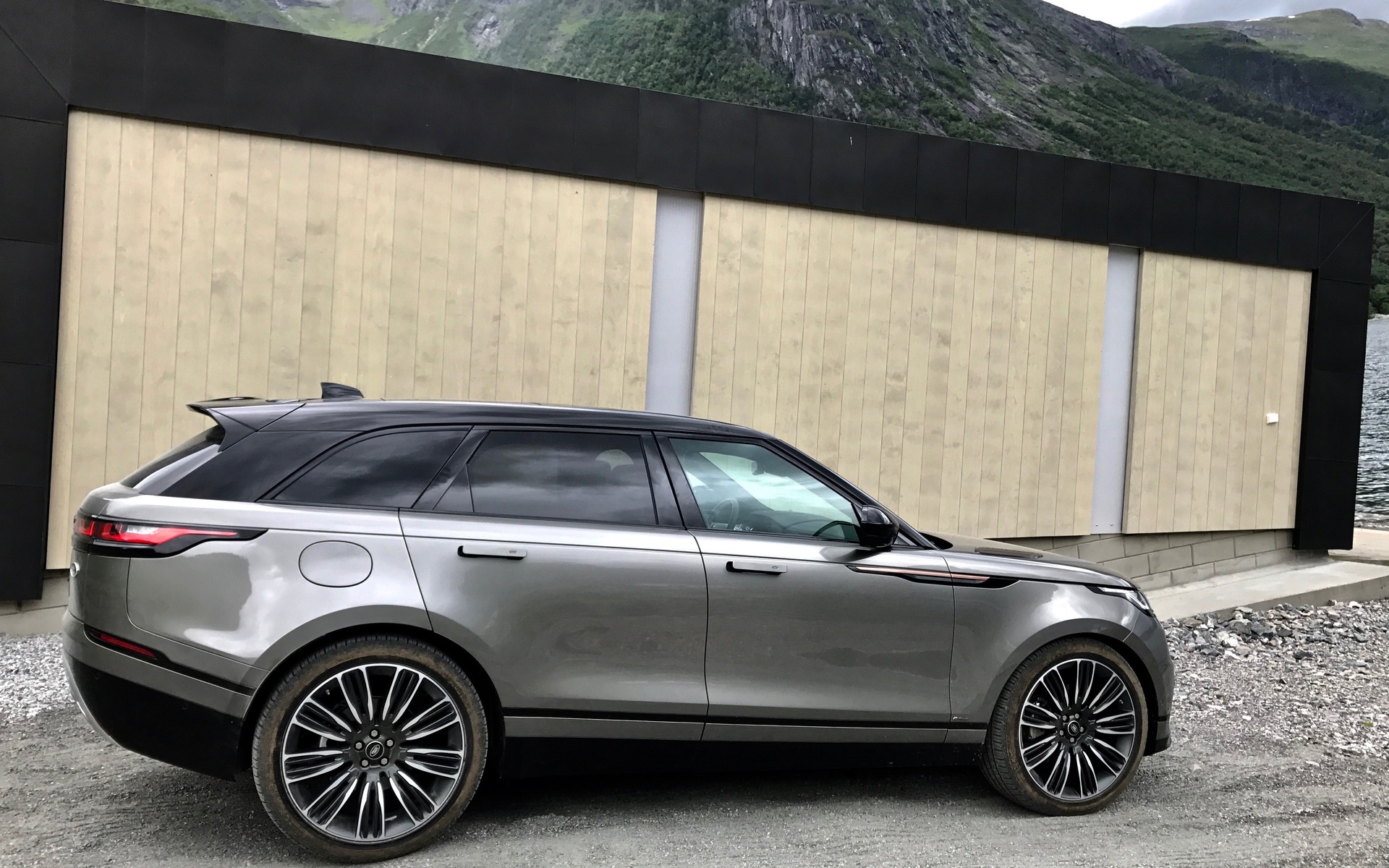 2018 Range Rover Velar: A Distinguished Off-roader - 29/34
