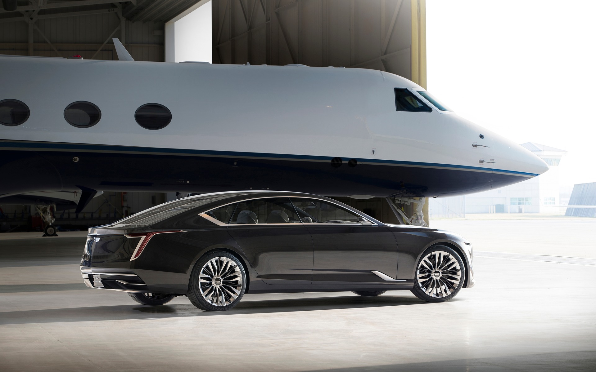 Cadillac Escala Concept Sits on Top of the Automotive ...