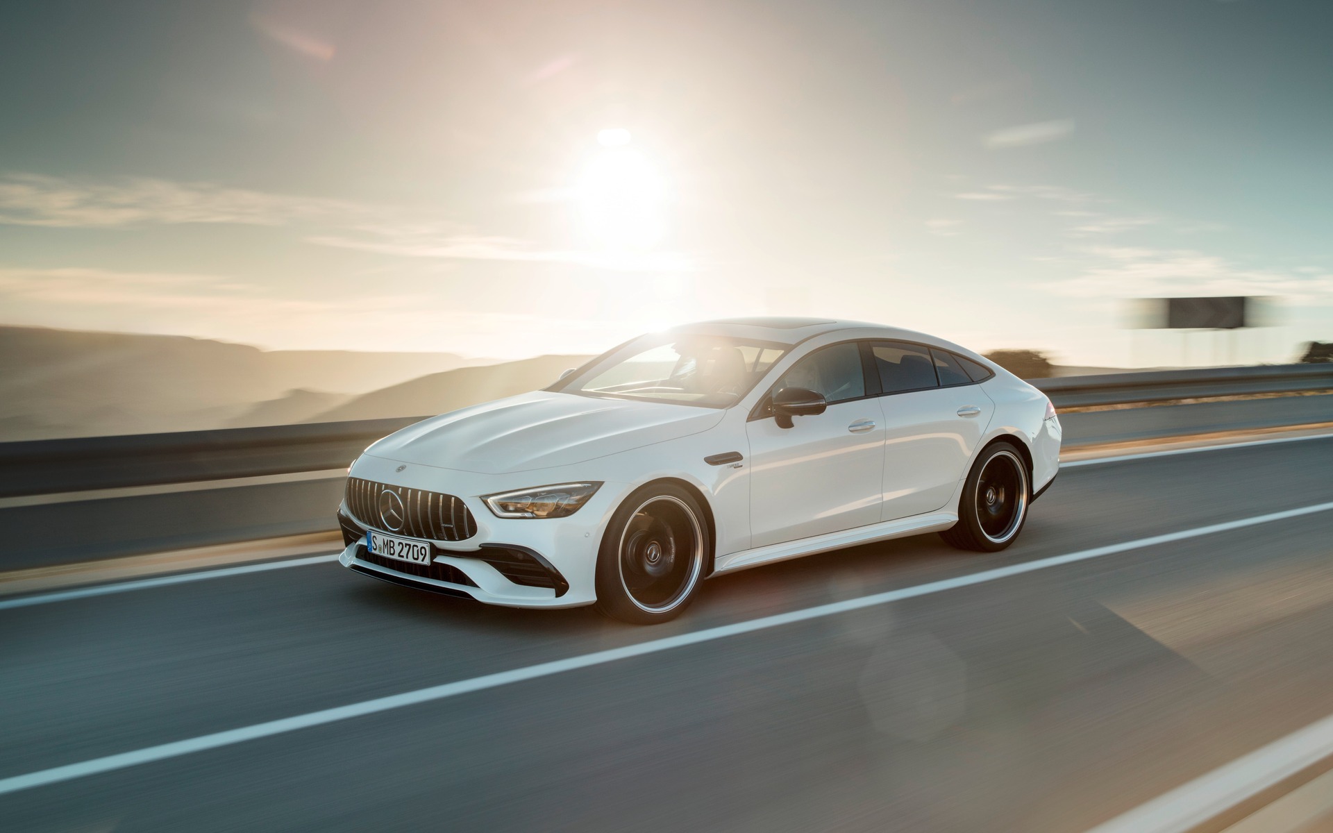 327897_2019_Mercedes Benz_AMG_GT