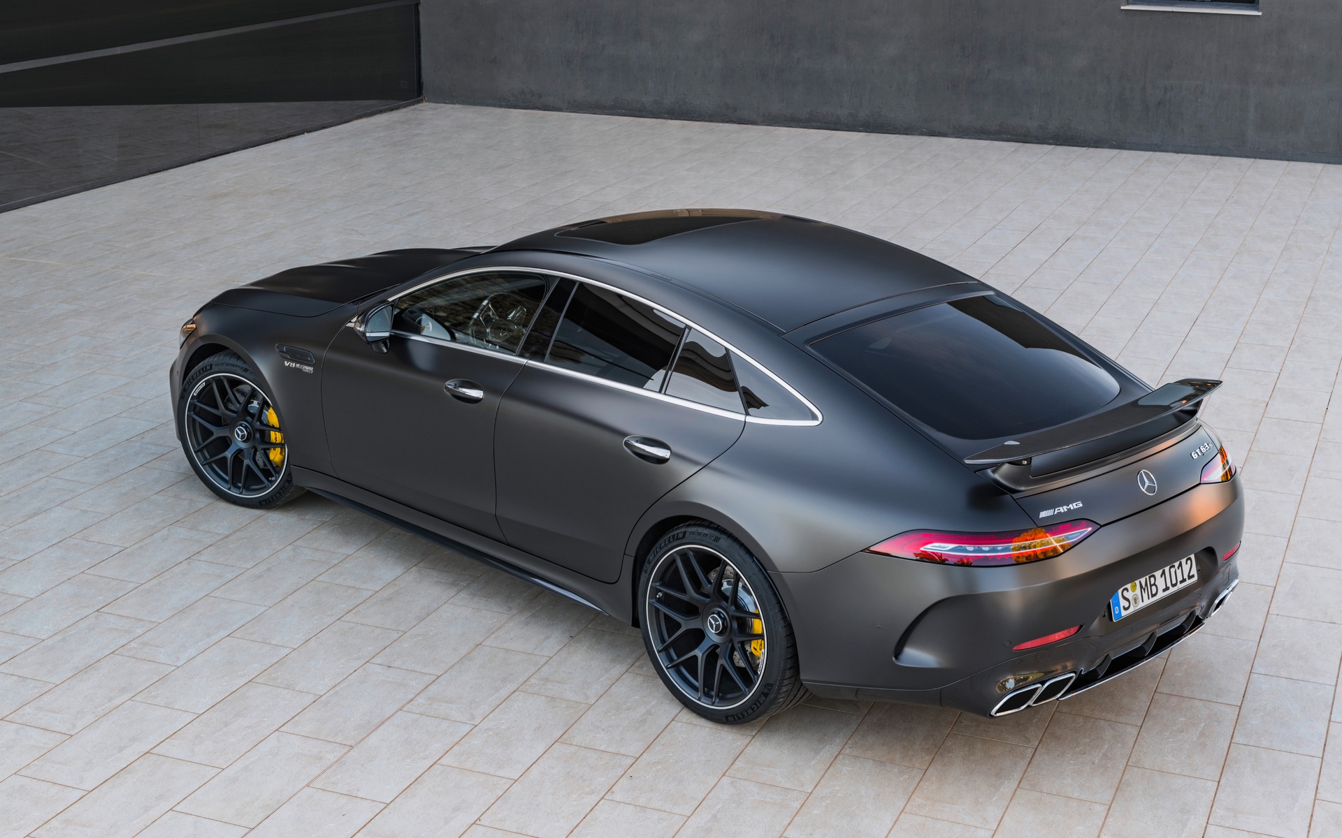 327928_2019_Mercedes Benz_AMG_GT