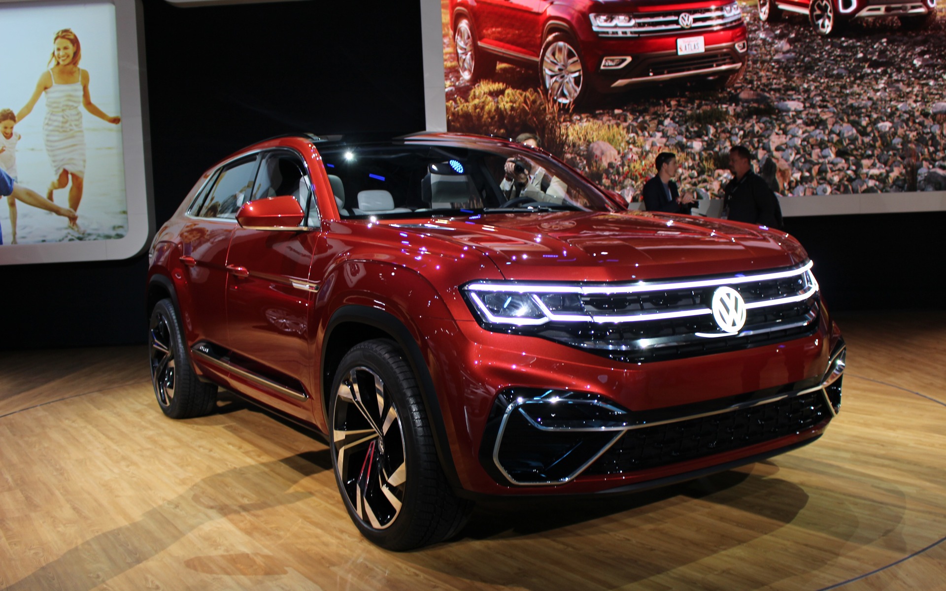 Volkswagen Atlas Cross Sport Concept Unveiled in New York ...