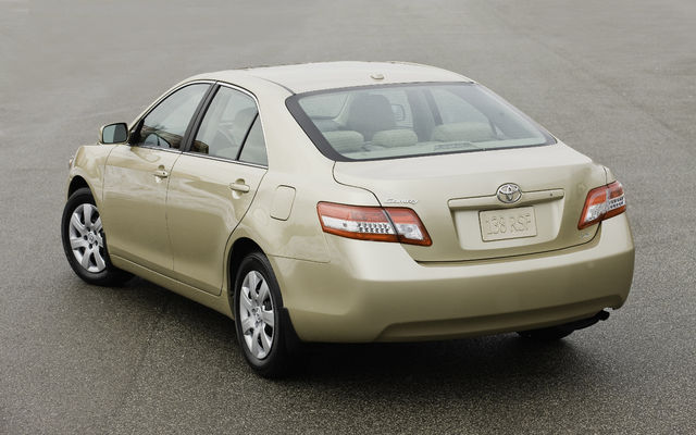 Toyota camry 2010 года