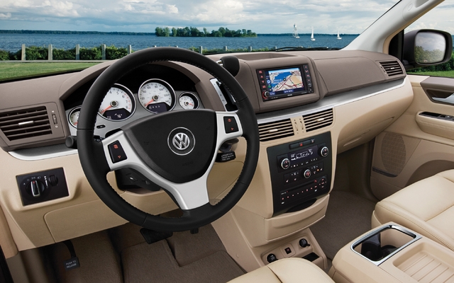 Volkswagen Routan 2012