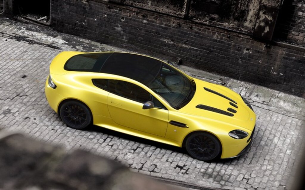 Aston Martin Vantage 2015