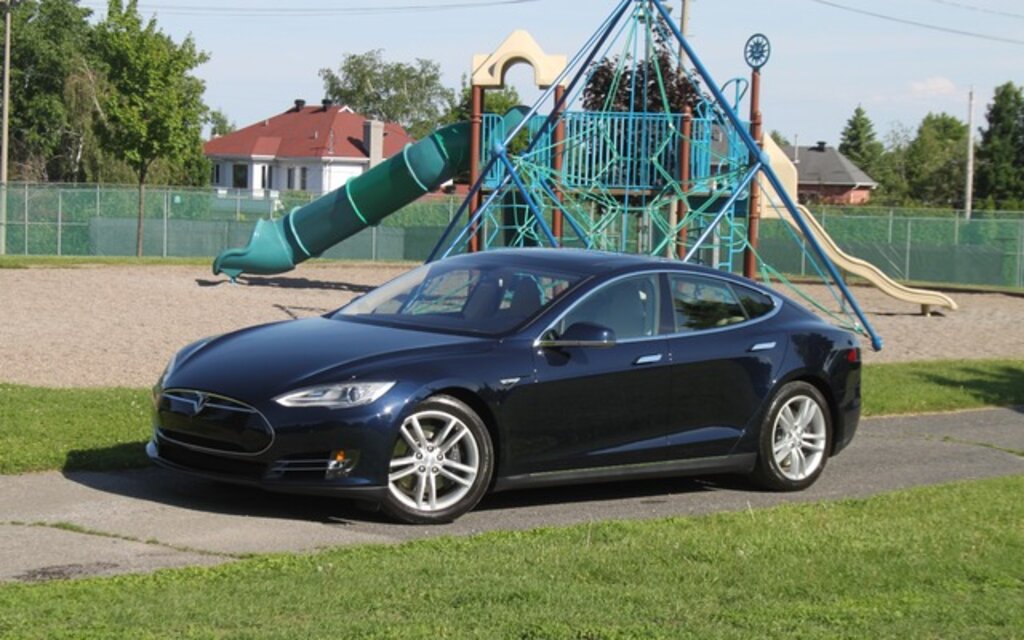 Tesla Model S 2015