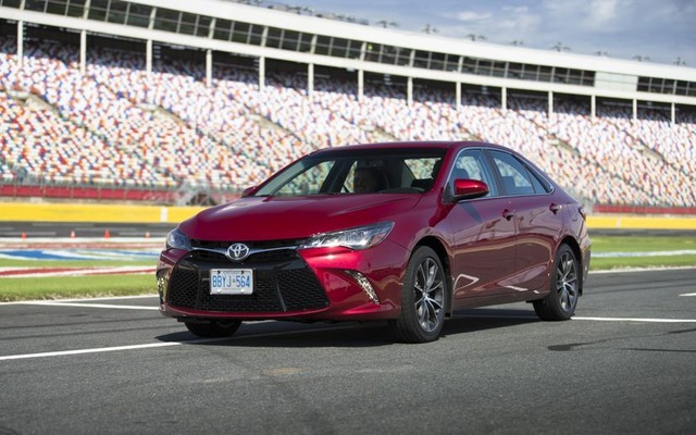 2016 Toyota Camry LE Specifications - The Car Guide