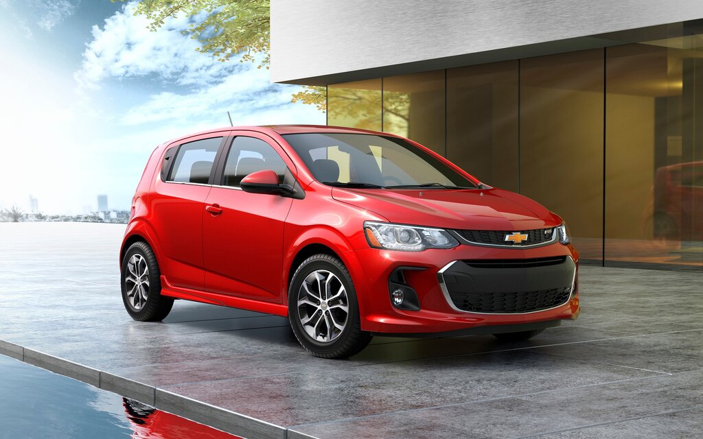 spécifications chevrolet sonic lt hatchback 2018 - guide auto