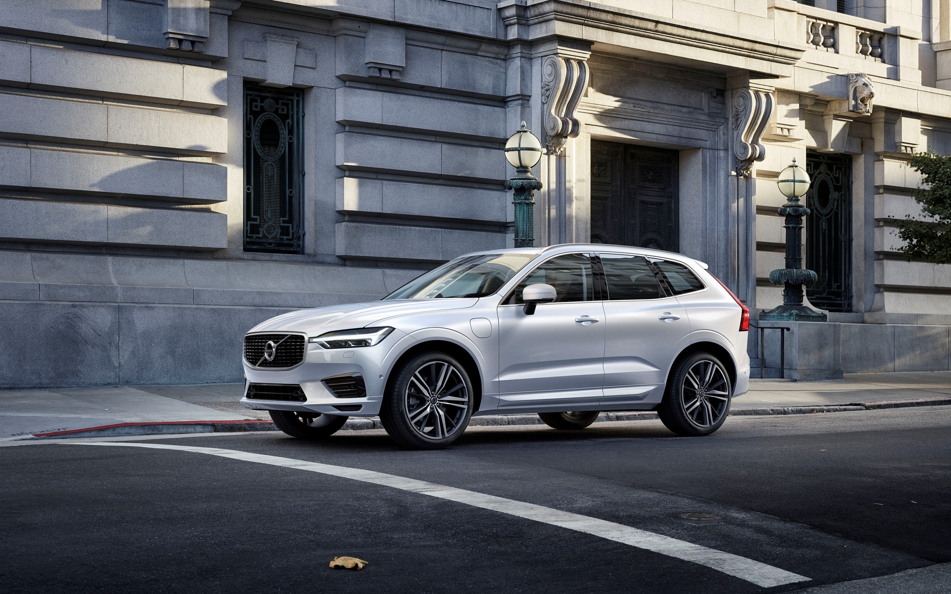 2018 Volvo R-Design eAWD Specifications - The Car Guide
