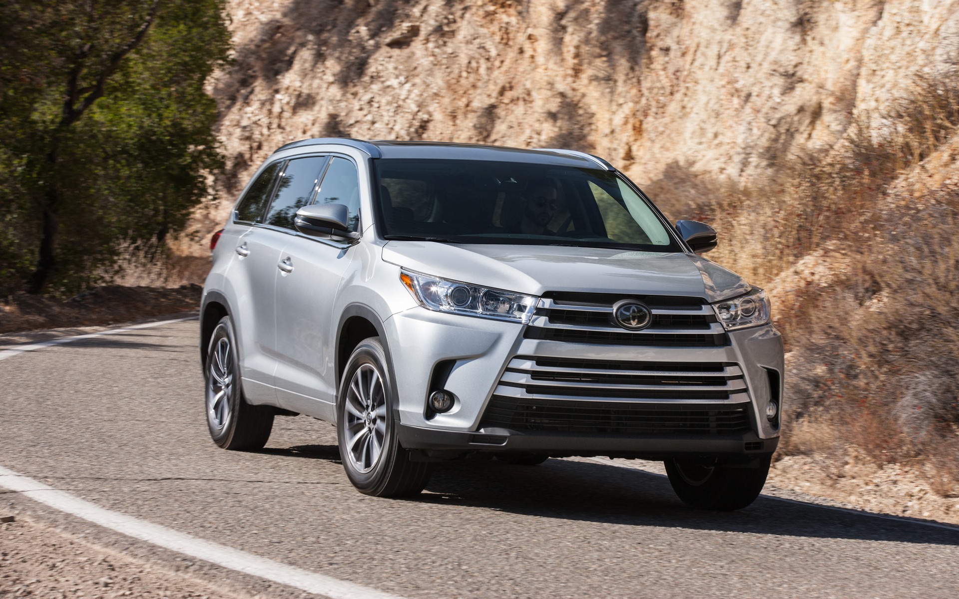 2019 Toyota Highlander Photos 1 3 The Car Guide