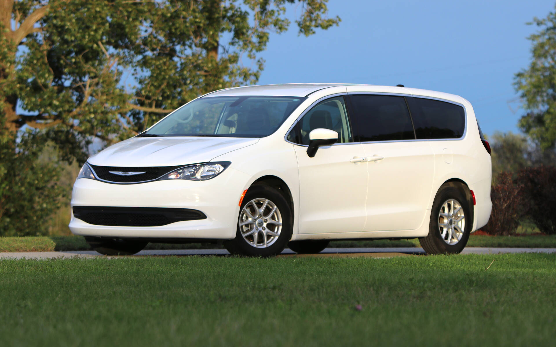 2023 Chrysler Grand Caravan Photos 1 1 The Car Guide