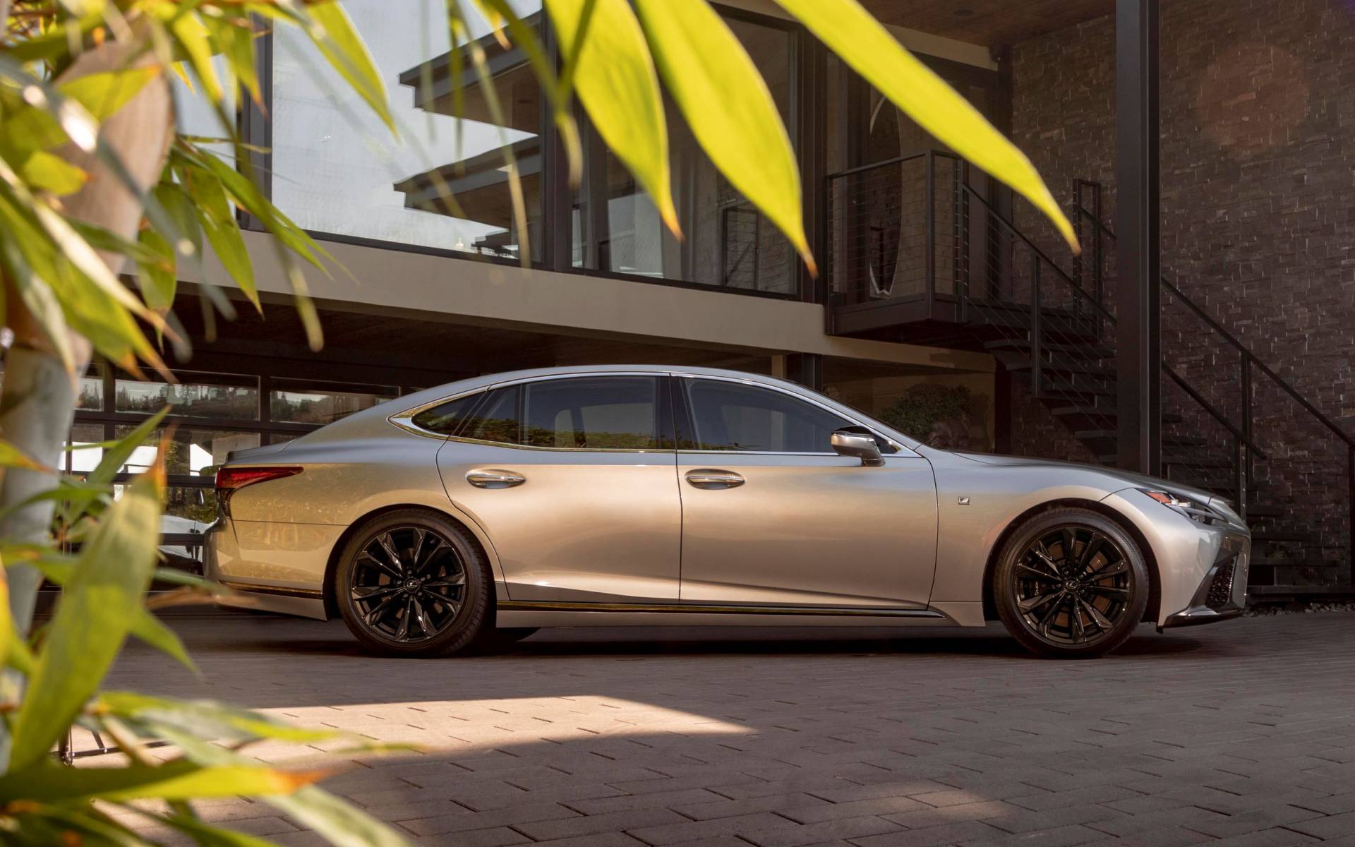 Lexus LS 2025